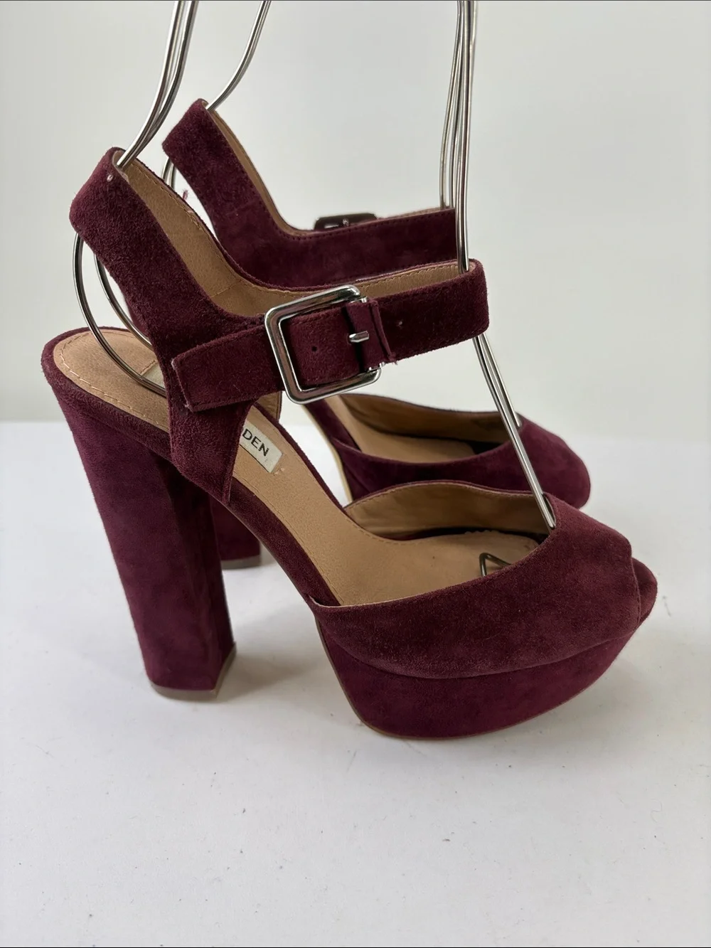 🐨 Steve Madden Jillyy Burgundy Suede Platform Heels with Buckle